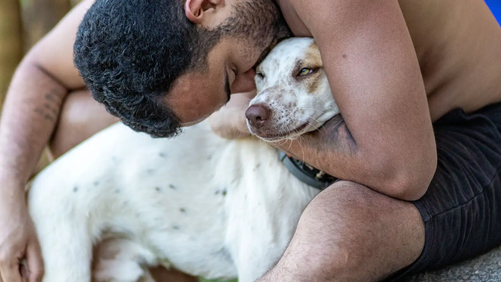 O choro que você não ouve ao sair custa a paz no prédio